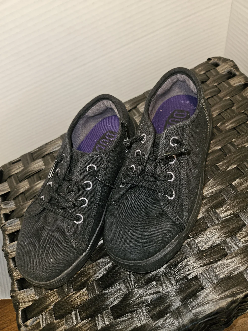 Hey Dude black canvas